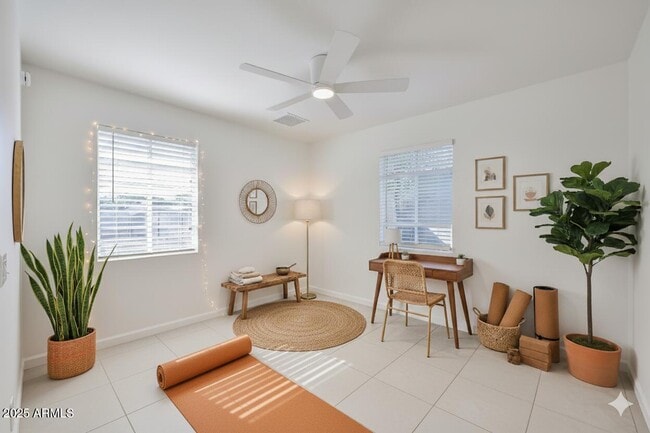 Building Photo - 2221 W Clarendon Ave