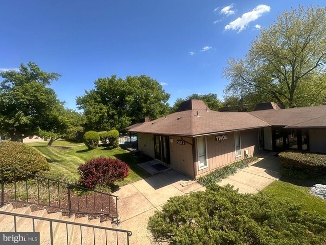 Building Photo - 5821 Royal Ridge Dr