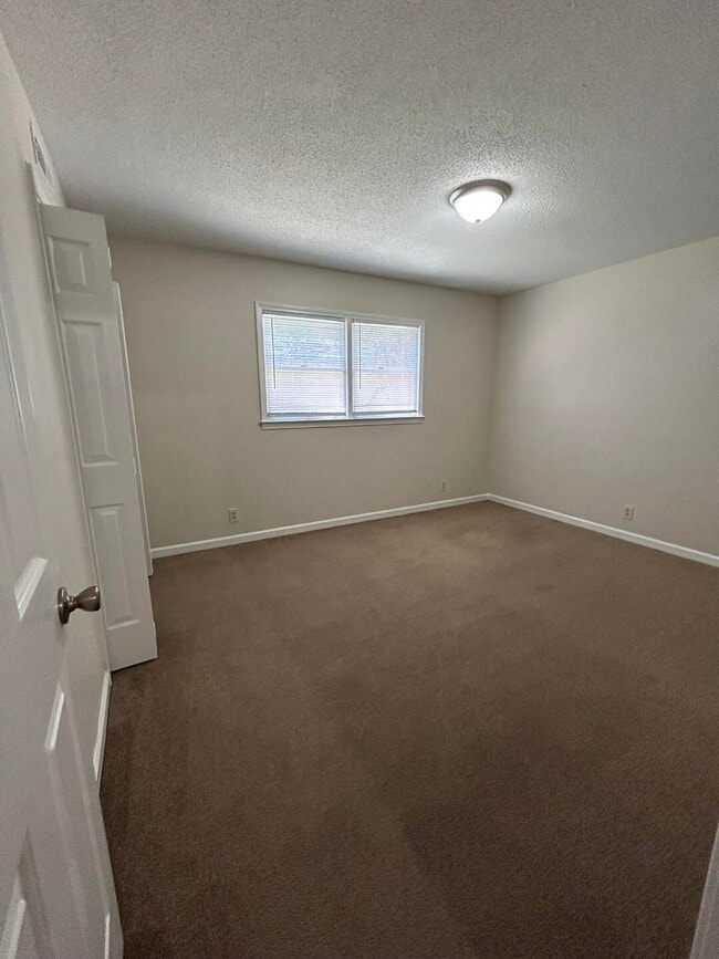 Building Photo - 166 Gertrude Dr
