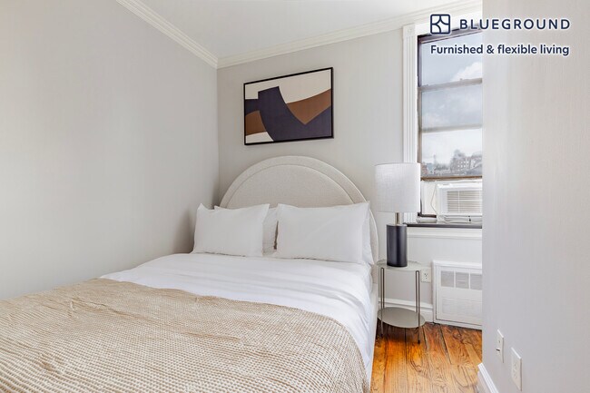 Building Photo - 234 E 14th St