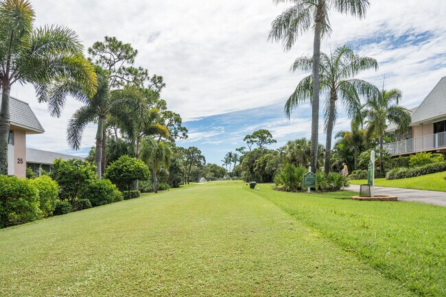 Building Photo - 18081 SE Country Club Dr