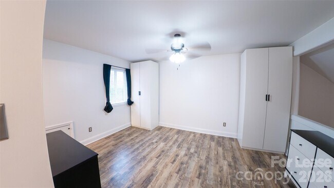 Building Photo - 100 Willow Run Dr