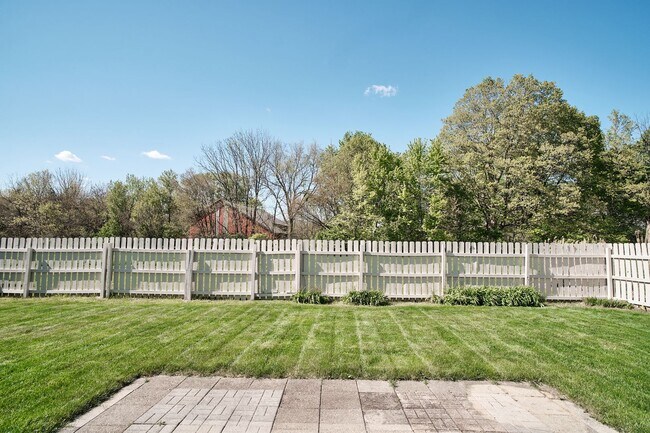 Building Photo - For Rent-4BDRM, 2.5BA Home in Ashwood