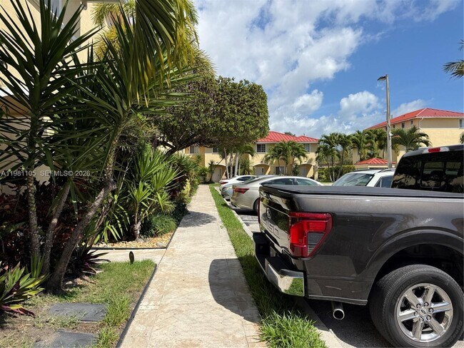 Building Photo - 2032 NE 167th St