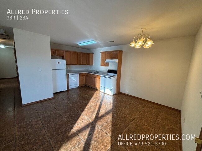 Building Photo - 305 E Asher Ct