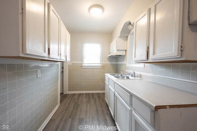 Building Photo - 1415 W Pruitt St