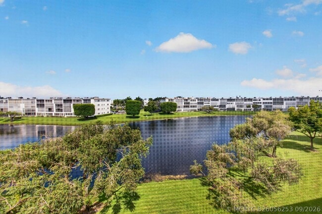 Building Photo - 4028 Hythe B