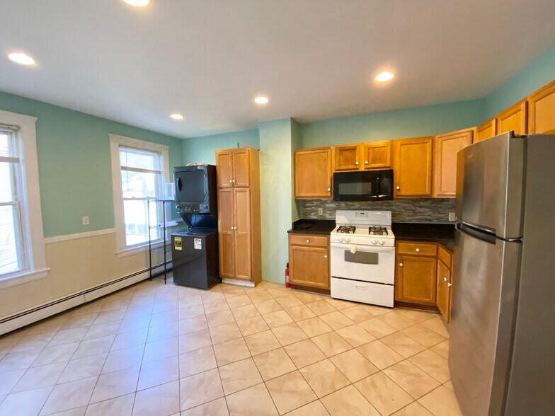 Building Photo - 1562 Tremont St