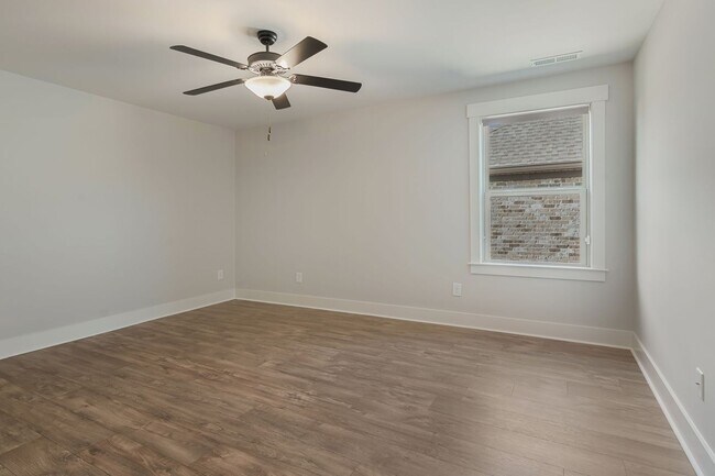 Building Photo - Gated Community - Villages of Stoneybrook