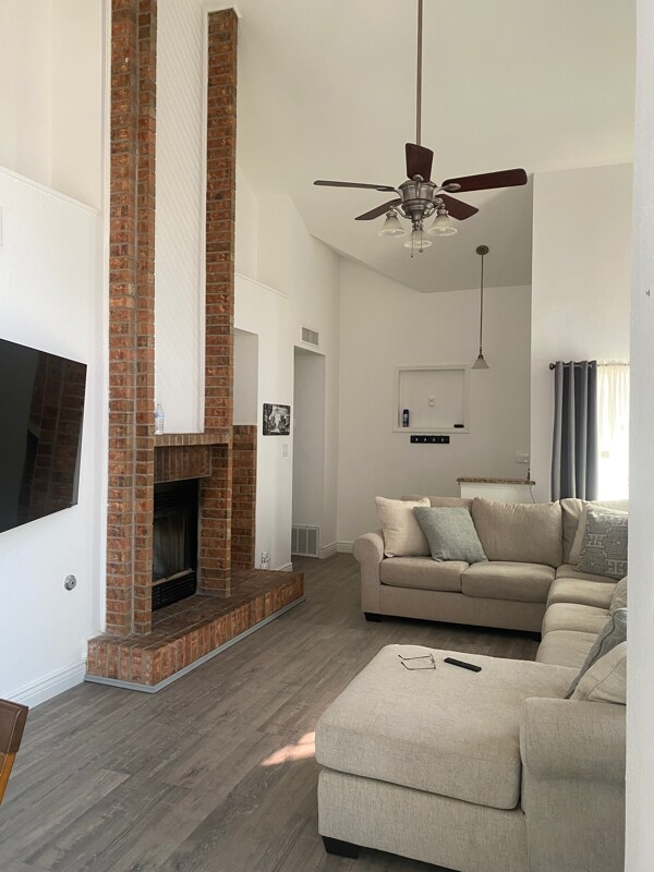 Building Photo - 895 Melville Ln