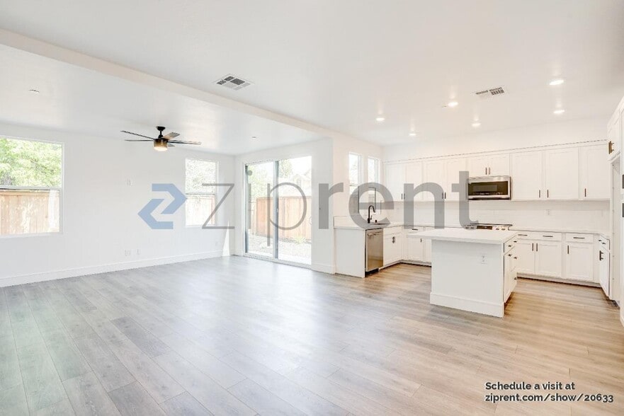 Building Photo - 2203 Versaro Dr