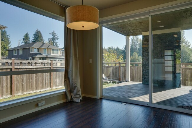Building Photo - Luxury 2 story with Air Conditioning