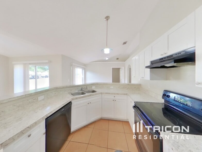 Building Photo - 11357 Pickford St