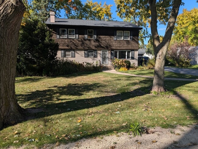 Building Photo - 324 Sunrise Ave