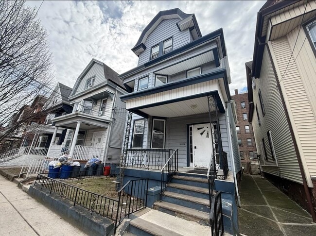 Building Photo - 21 49th St