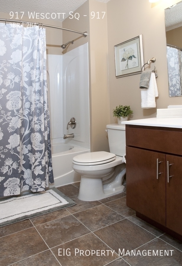 Building Photo - 917 Wescott Square