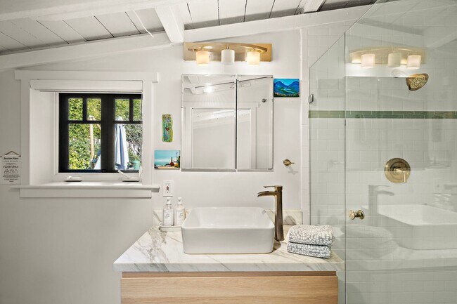 Building Photo - Bluebird Canyon Hidden Gem