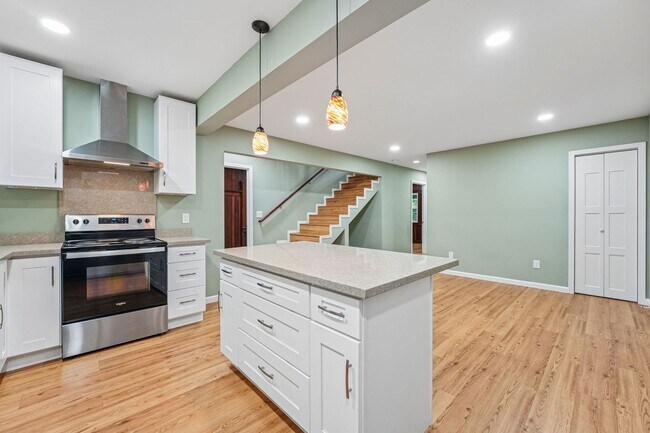 Building Photo - 21567 Starrett Hill Dr