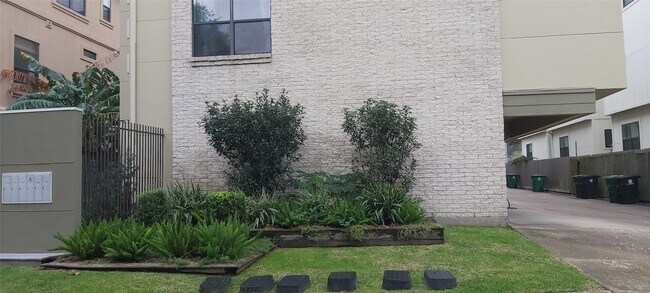 Building Photo - 2427 Dorrington St
