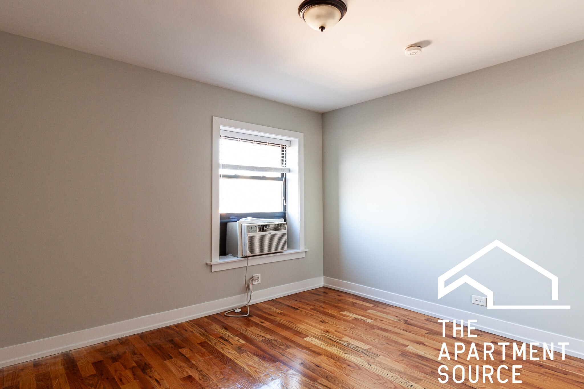 Building Photo - 556 W Arlington Pl