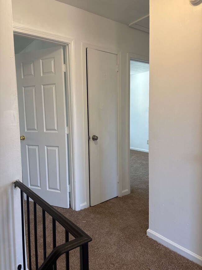 Building Photo - Spacious