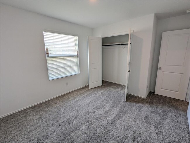 Building Photo - 400 Sebring Cir