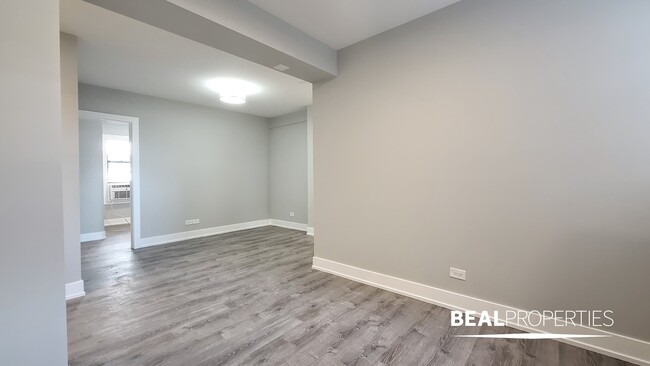 Building Photo - 505 W Belmont Ave