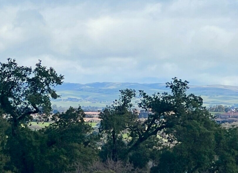 Building Photo - 15 Hillcrest Dr