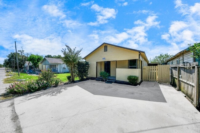 Primary Photo - 3804 Lila St