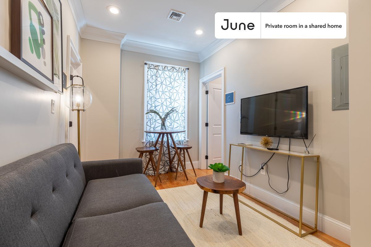 Building Photo - Room in Shared 3 bed/1 bath home