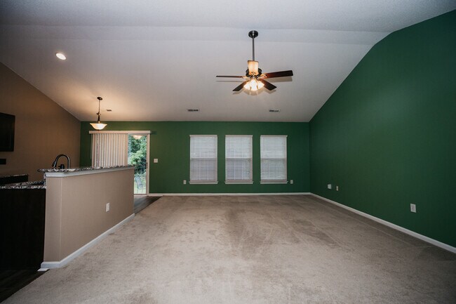 Building Photo - 139 Old Tree Rd