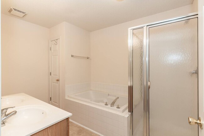Building Photo - 8650 Neuse Landing Ln