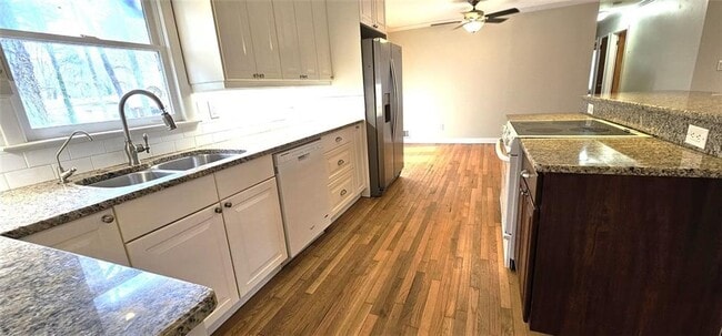 Building Photo - 2633 Mural Dr