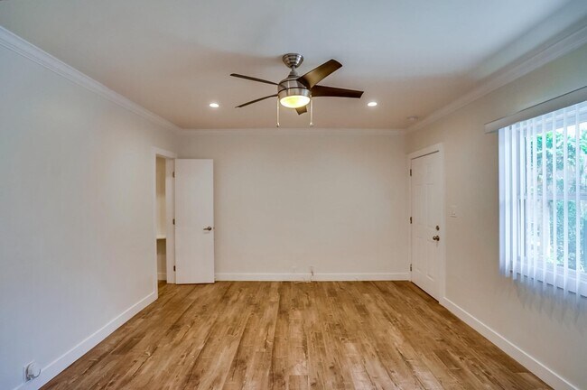 Building Photo - 457 W 4th St