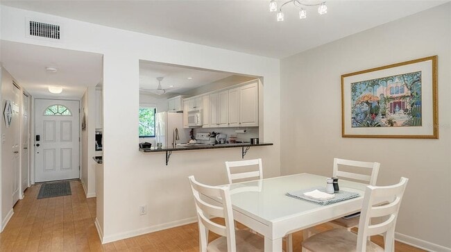 Building Photo - 1611 Clower Creek Dr