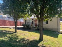 Building Photo - Charming 2 Bed, 1 Bath Nashville Rental - ...