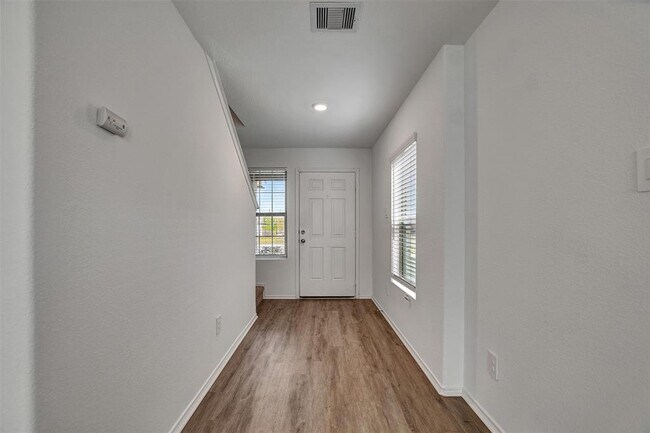 Building Photo - 1518 Carmona Ct