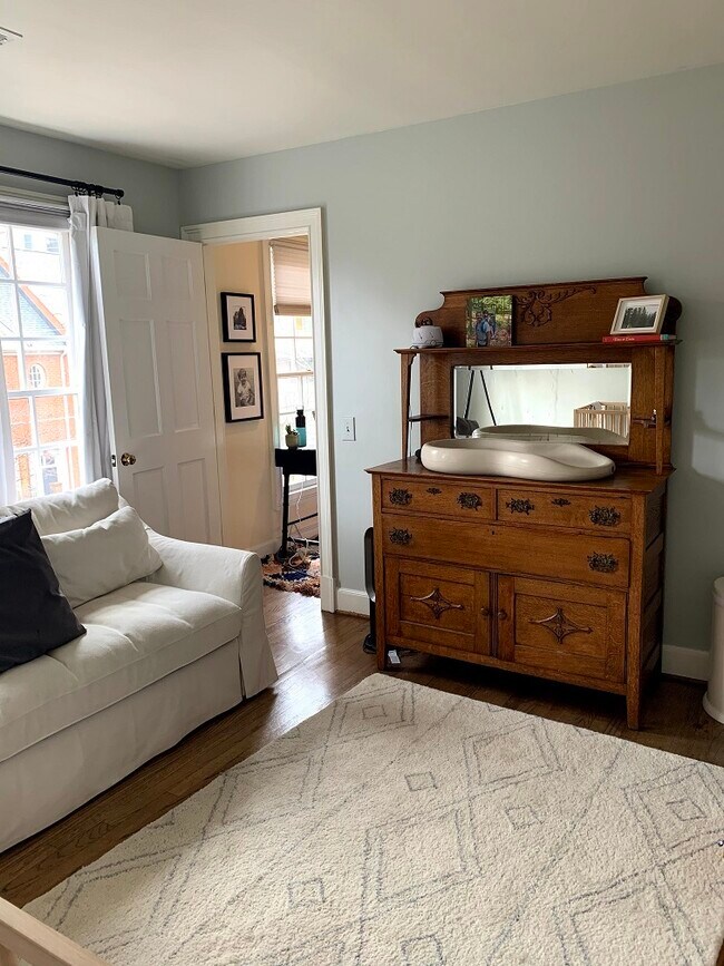 Second bedroom - 164 5th St NE