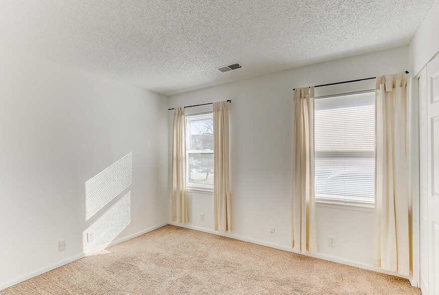 Building Photo - 2 Acoma St