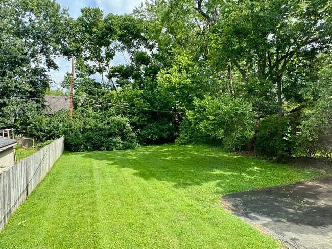 Building Photo - 2564 Millbrook Dr