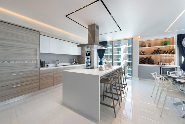 Building Photo - 300 Sunny Isles Blvd