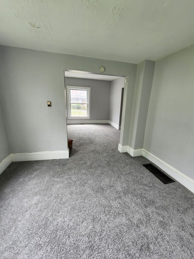 Building Photo - Large 3 Bedroom Home For Rent on Kimberly