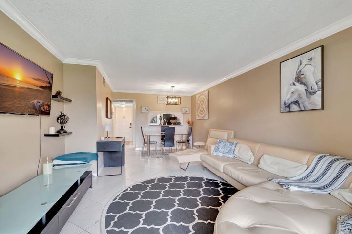 Building Photo - 7101 Golf Colony Ct