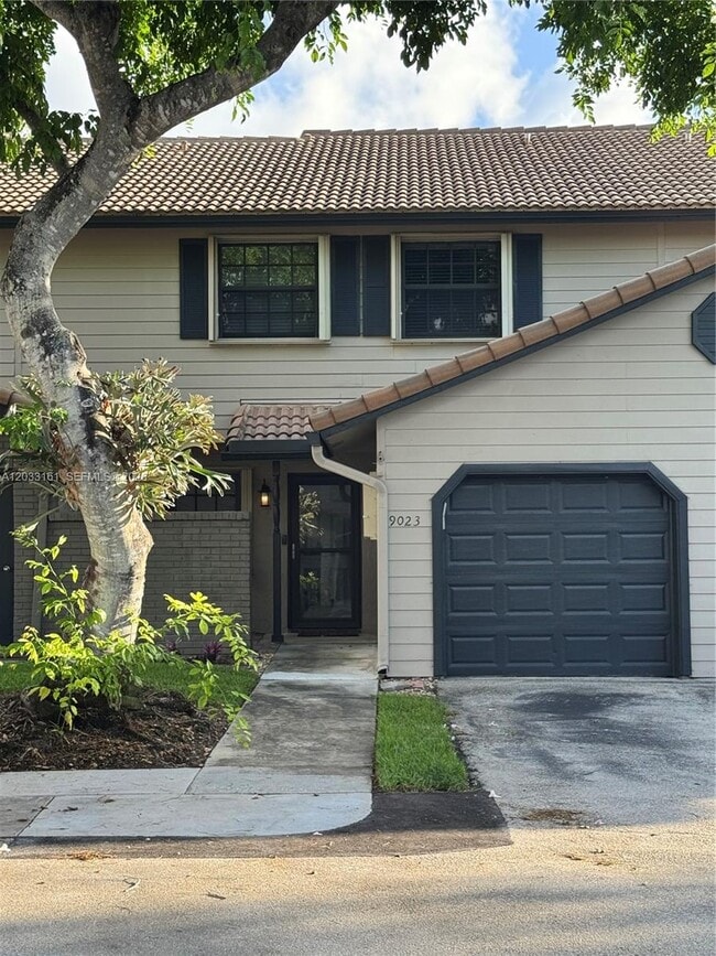 Building Photo - 9023 Vineyard Lake Dr