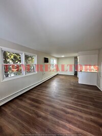 Building Photo - 302 E Clinton St