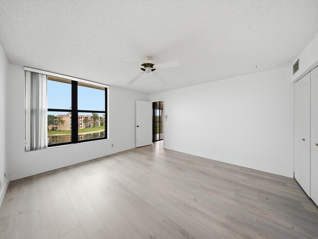 Building Photo - 6539 Coral Lake Dr