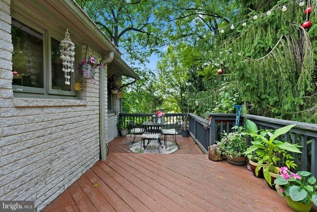 Building Photo - 5400 Woodlyn Ct