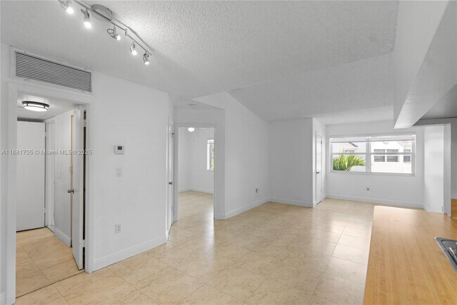 Building Photo - 17580 NW 67th Pl
