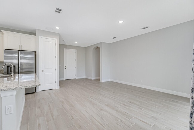 Building Photo - 1517 Wacker Ave SE