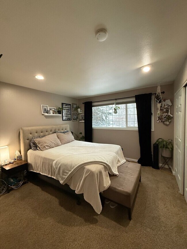 Building Photo - NEW YEAR NEW HOME! 3 bed, 2.5 bath, 2 car garage in South Anchorage